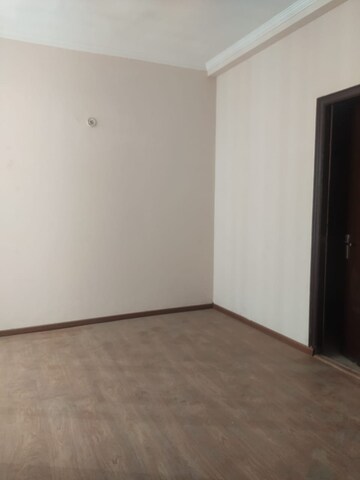 Room in 2 BHK Apartment at Amrapali Dream Valley, Tech Zone 4 Greater Noida – for Rent
