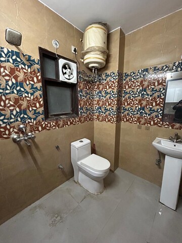 Team Area in 1 RK Builder Floor at Sushant Lok I – for Rent