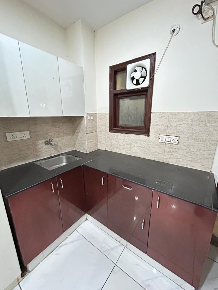 Kitchen, sushant lok i 1 RK 250 Sq.Ft. Builder Floor In Sushant Lok I Gurgaon 9029821