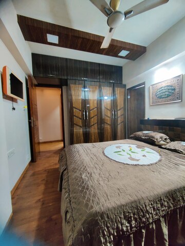 Bedroom in 2 BHK Apartment at Dhiraj Kunj, Vile Parle West – for Rent