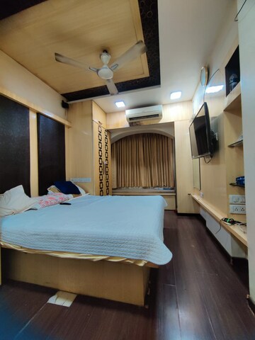 Bedroom in 2 BHK Apartment at Dhiraj Kunj, Vile Parle West – for Rent