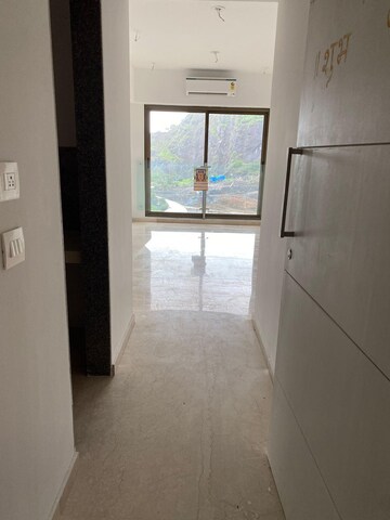 Room in 2 BHK Apartment at Nahar Amaryllis Towers and Plaza, Chandivali – for Rent