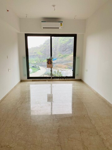 Room in 2 BHK Apartment at Nahar Amaryllis Towers and Plaza, Chandivali – for Rent