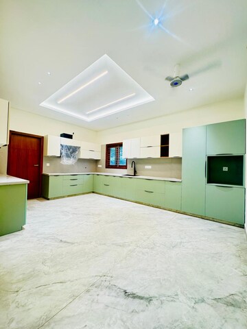 Room in 3 BHK Builder Floor at Hsr Layout – for Rent