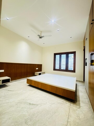 Room in 3 BHK Builder Floor at Hsr Layout – for Rent