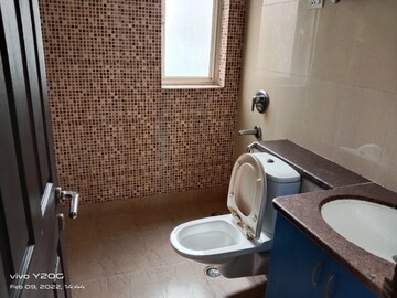 Bathroom in 2.5 BHK Builder Floor at Orchid Island, Sector 51 – for Rent