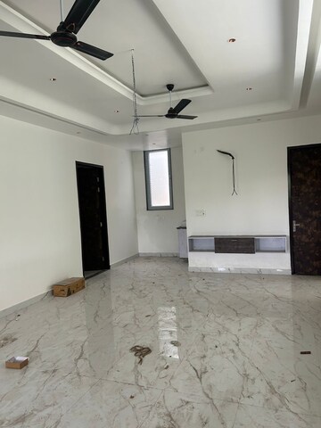 Room in 3 BHK Independent House at Eta I Greater Noida – for Rent