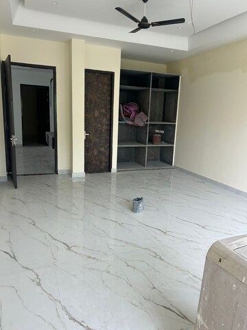 Room in 3 BHK Independent House at Eta I Greater Noida – for Rent