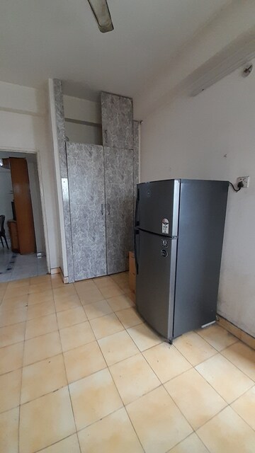 Furnished Amenities in 3 BHK Apartment at Shankar Nagar – for Rent