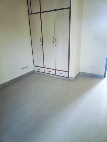Room in 3.5 BHK Apartment at AWHO Brahmaputra Apartments, Sector 29 – for Rent