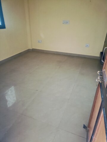 Room in 3.5 BHK Apartment at AWHO Brahmaputra Apartments, Sector 29 – for Rent