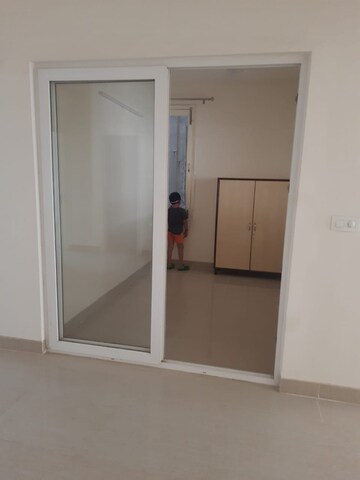 Room in 3 BHK Apartment at Emaar Emerald Floors Premier, Sector 65 – for Rent