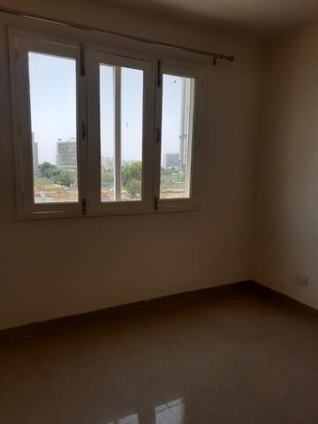 Room in 3 BHK Apartment at Emaar Emerald Floors Premier, Sector 65 – for Rent