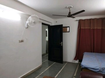 Furnished Amenities in 2 BHK Apartment at RWA Azadpur Colony, Model Town – for Rent