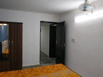 Room in 2 BHK Apartment at RWA Azadpur Colony, Model Town – for Rent