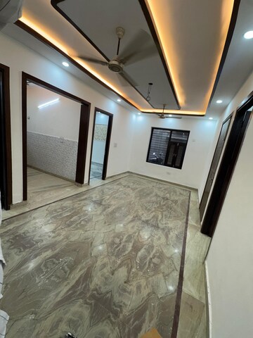 Room in 4 BHK Builder Floor at Green Fields Colony – for Sale