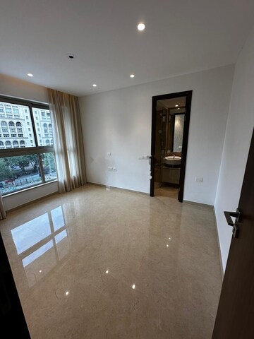 Room in 3 BHK Apartment at Hiranandani Highland, Powai – for Rent