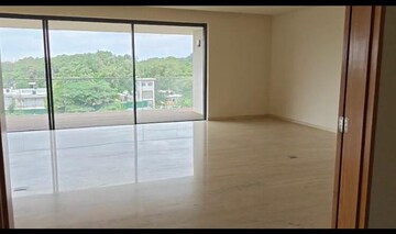 Room in 5 BHK Apartment at Embassy Lake Terrace, Hebbal – for Rent