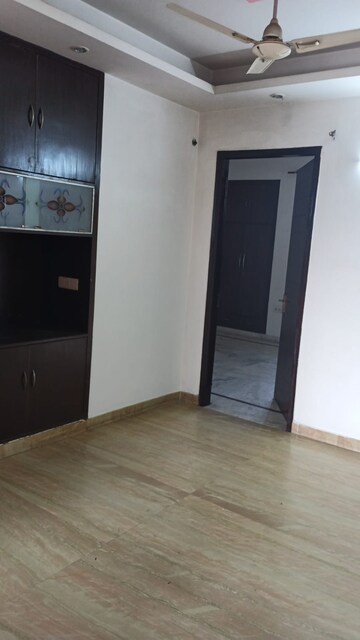 Room in 2 BHK Builder Floor at Green Fields Colony – for Sale