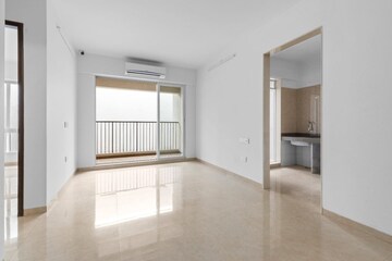 Room in 4 BHK Apartment at Dosti Greenscape, Hadapsar – for Sale