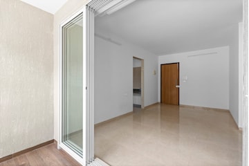 Room in 4 BHK Apartment at Dosti Greenscape, Hadapsar – for Sale