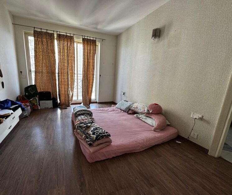 Living Room, smart-world-orchard 3.5 Bedroom 1650 Sq.Ft. Apartment In Sector 61 Gurgaon 9030170