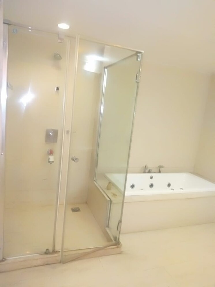 Bathroom, dlf-the-belaire 4 Bedroom 3000 Sq.Ft. Apartment In Sector 54 Gurgaon 9030204