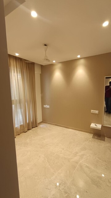 Room in 1 BHK Apartment at Hiranandani Regent Hill, Powai – for Rent