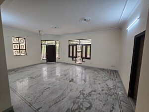 Room in 4 BHK Builder Floor at Green Fields Colony – for Sale