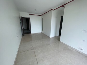 Room in 2 BHK Apartment at Kalpataru Paramount, Kapur Bawdi – for Rent
