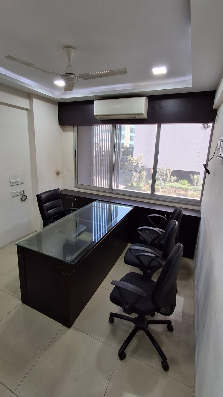 Team Area, titanium-city-centre Commercial Office Space 373 Sq.Ft. In Satellite Ahmedabad 9030246