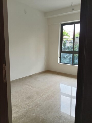Room in 3 BHK Apartment at Shapoorji Pallonji Vicinia, Powai – for Rent