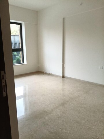 Room in 3 BHK Apartment at Shapoorji Pallonji Vicinia, Powai – for Rent