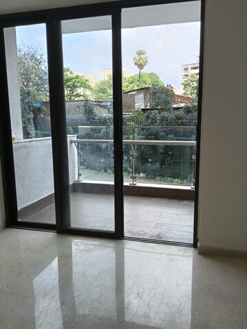 Room in 3 BHK Apartment at Shapoorji Pallonji Vicinia, Powai – for Rent