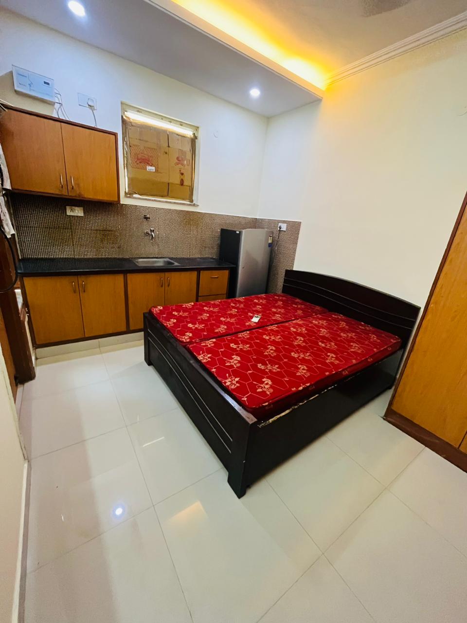 1 Rk+ Extra Room Builder Floor For Rent in Sushant Vyapaar Kendra