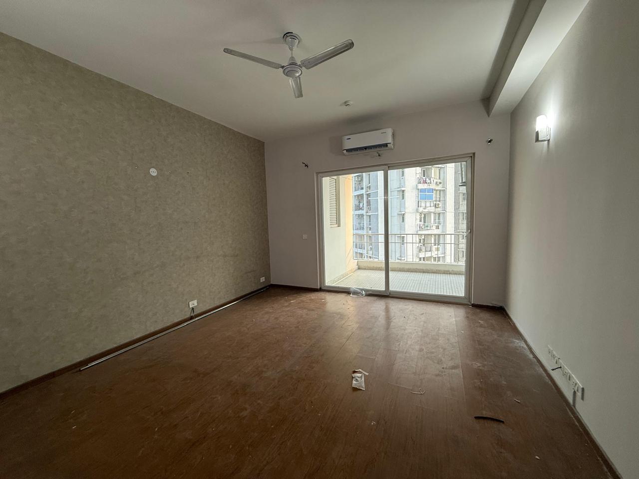 4 BHK + Servant Room Apartment For Rent in 3C Lotus 300