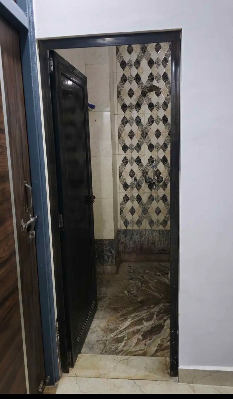 Bathroom, khanpur 2.5 Bedroom 555 Sq.Ft. Builder Floor In Khanpur Delhi 9030285