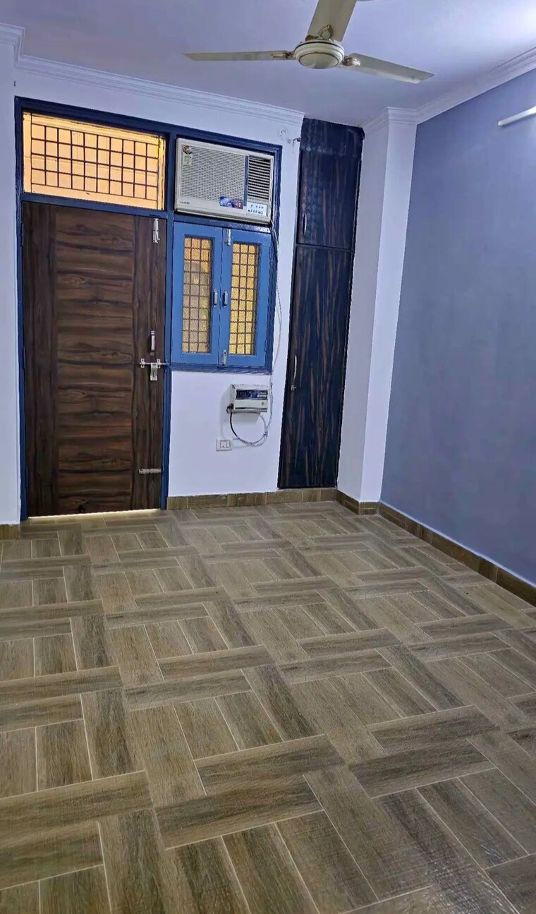 Room, khanpur 2.5 Bedroom 555 Sq.Ft. Builder Floor In Khanpur Delhi 9030285