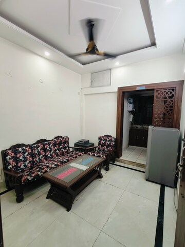 Living Room in 1 BHK Builder Floor at Sushant Vyapaar Kendra, Sector 43 – for Rent