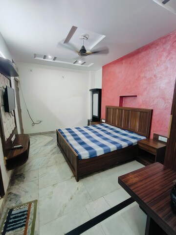 Bedroom in 1 BHK Builder Floor at Sushant Vyapaar Kendra, Sector 43 – for Rent