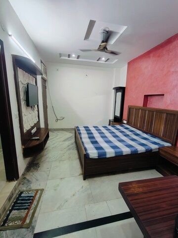 Bedroom in 1 BHK Builder Floor at Sushant Vyapaar Kendra, Sector 43 – for Rent
