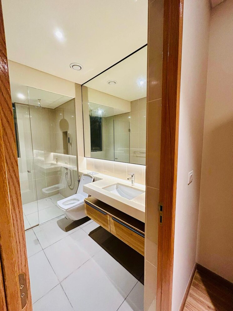 Attached Bathroom, embassy-lake-terrace 3 Bedroom 4229 Sq.Ft. Apartment In Hebbal Bangalore 9030284