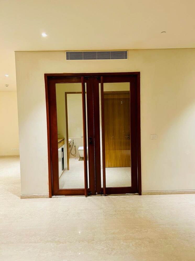 Room, embassy-lake-terrace 3 Bedroom 4229 Sq.Ft. Apartment In Hebbal Bangalore 9030284