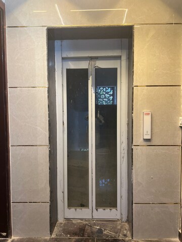 Building Lobby in 1 RK Builder Floor at Sushant Vyapaar Kendra, Sector 43 – for Rent