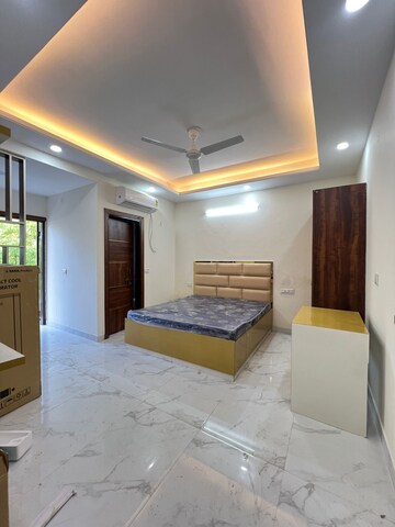 Living Room in 1 RK Builder Floor at Sushant Vyapaar Kendra, Sector 43 – for Rent