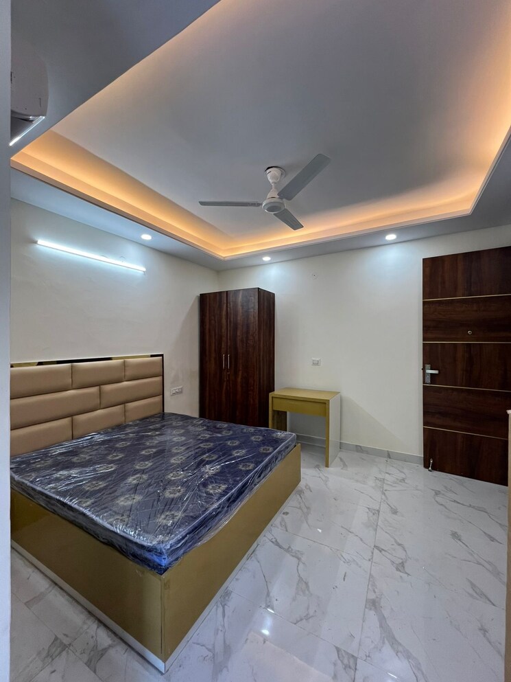 Bedroom, sushant-vyapaar-kendra 1 RK 350 Sq.Ft. Builder Floor In Sector 43 Gurgaon 9030300