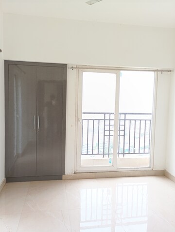 Room in 2 BHK Apartment at Ace Divino, Sector 1 Greater Noida – for Rent