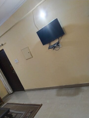 Room in 3 BHK Apartment at Gomti Nagar – for Rent