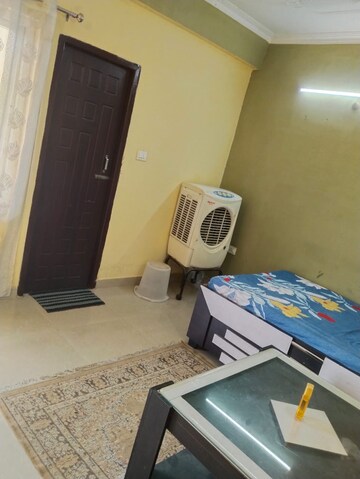 Bedroom in 3 BHK Apartment at Gomti Nagar – for Rent