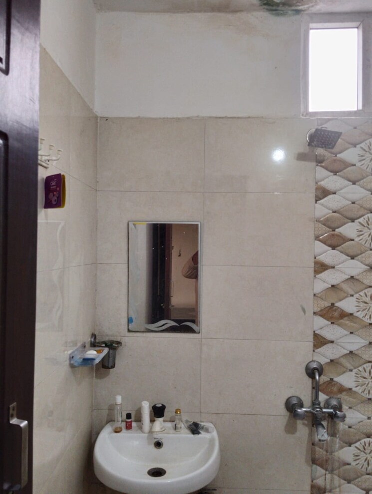 Bathroom, gomti nagar 3 Bedroom 2000 Sq.Ft. Apartment In Gomti Nagar Lucknow 9030336